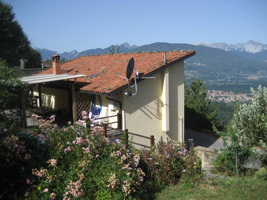 House and garden with panoramic views across the valley