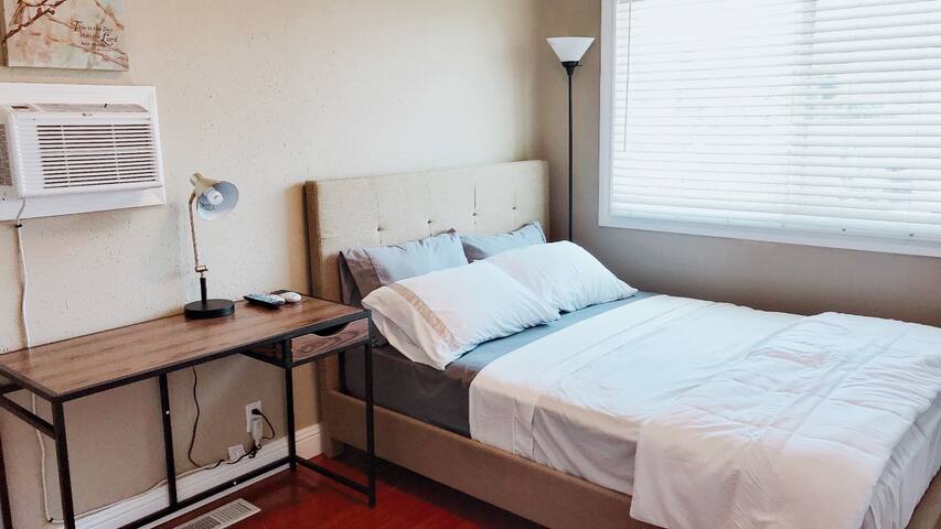 Private room, newly remodel, Convenient location