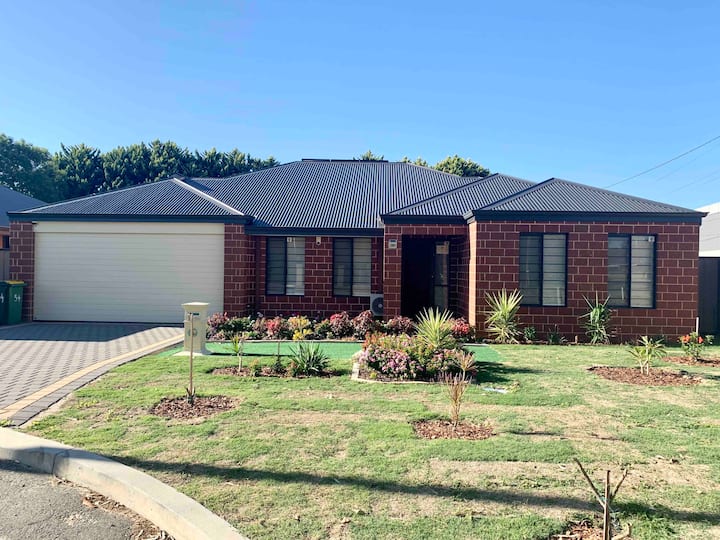 { Cannington Home House 7 } (4 bedrooms, WiFi) Houses for Rent in Cannington, Western { Cannington Home House 7 } (4 bedrooms, WiFi) Houses for Rent in Cannington, Western