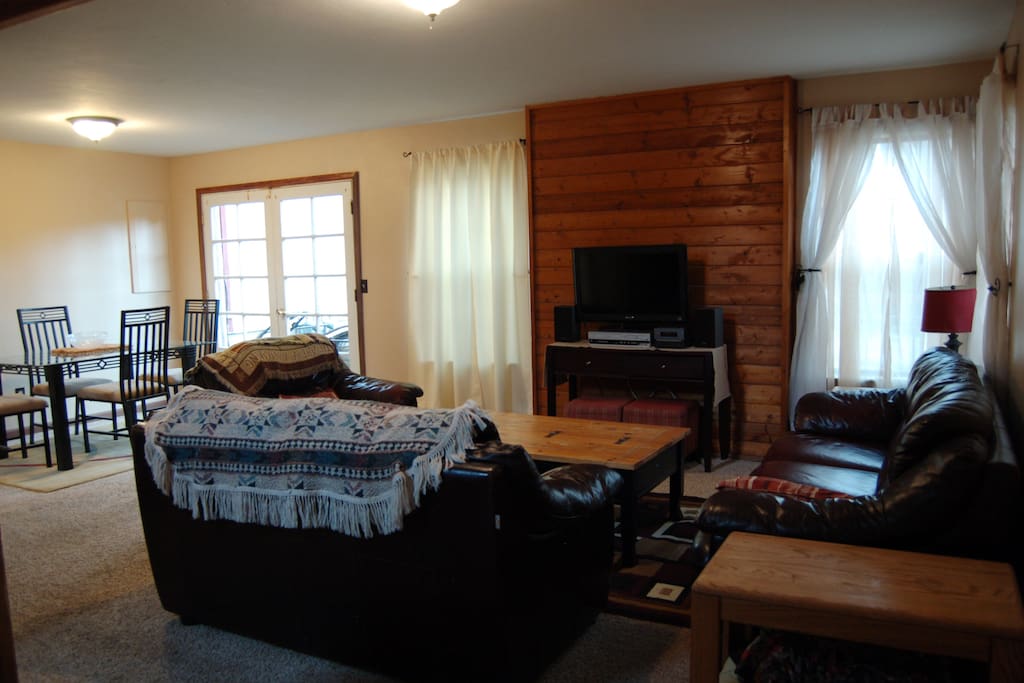 Comfy Living Room with Cable TV, DVD Player and Xfinity Wi-Fi