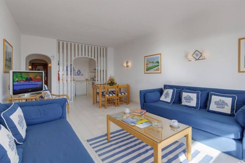 Sala + Kitchen
Living Room + Kitchen (sleeps 2)