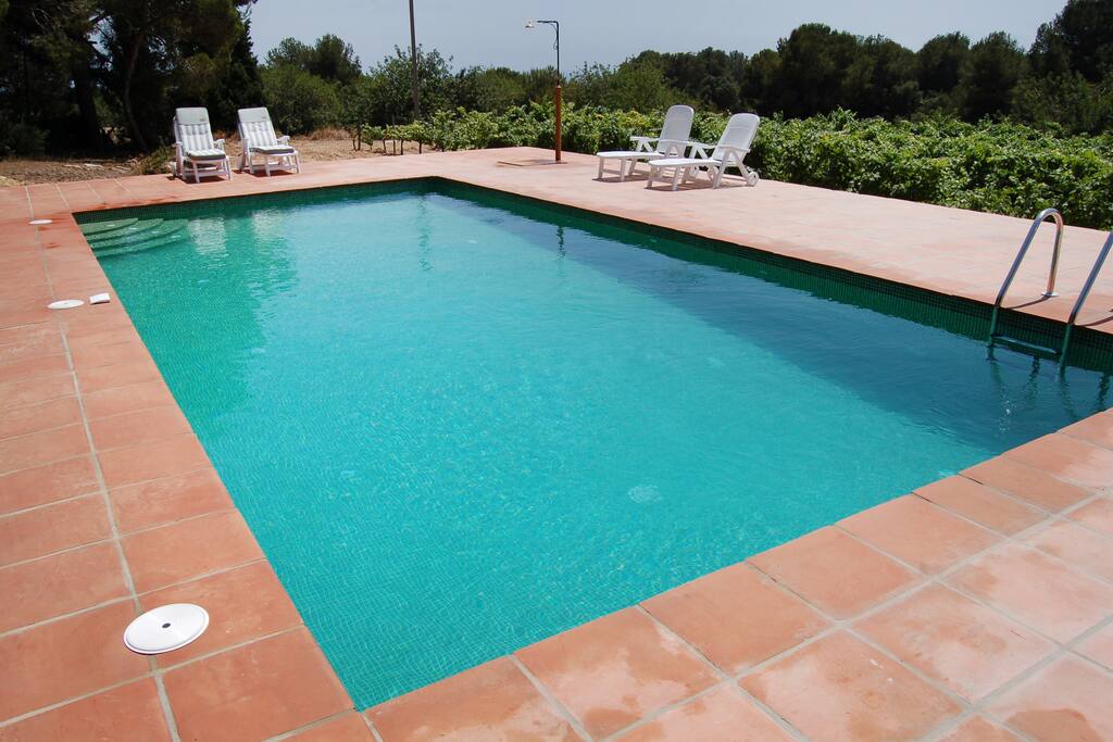 Piscina compartida / Shared Swimming Pool