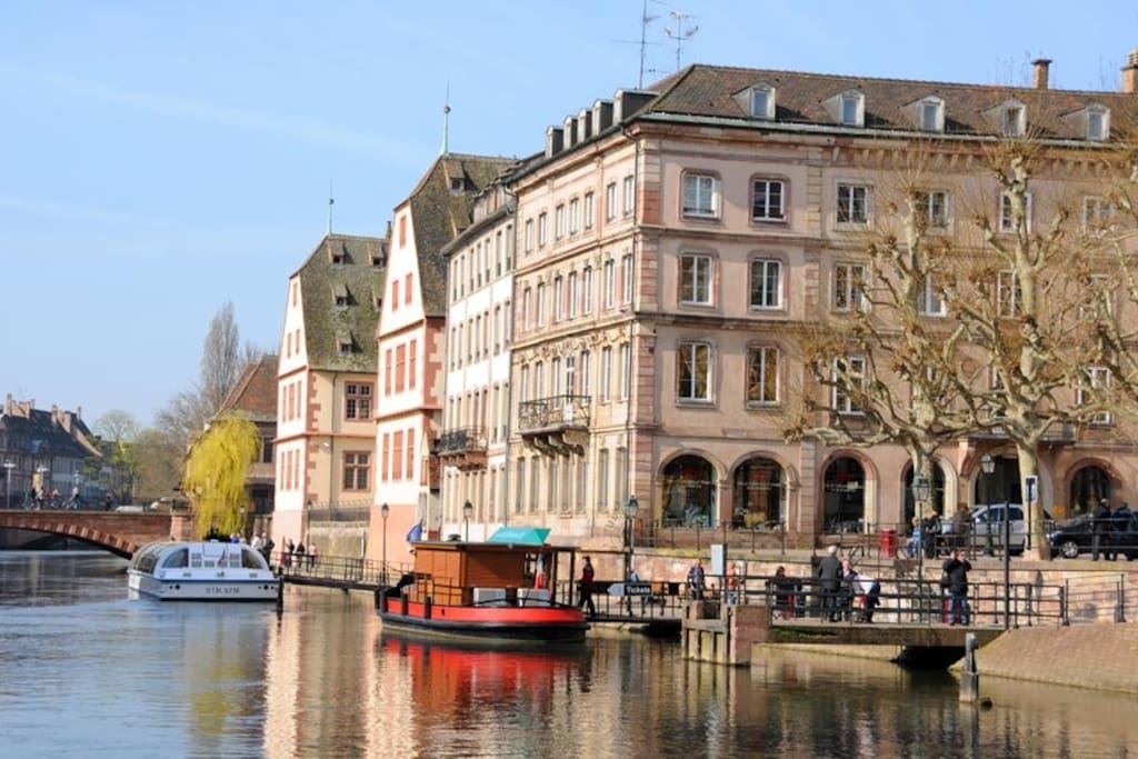 Vue de l'immeuble donnant sur la rivière