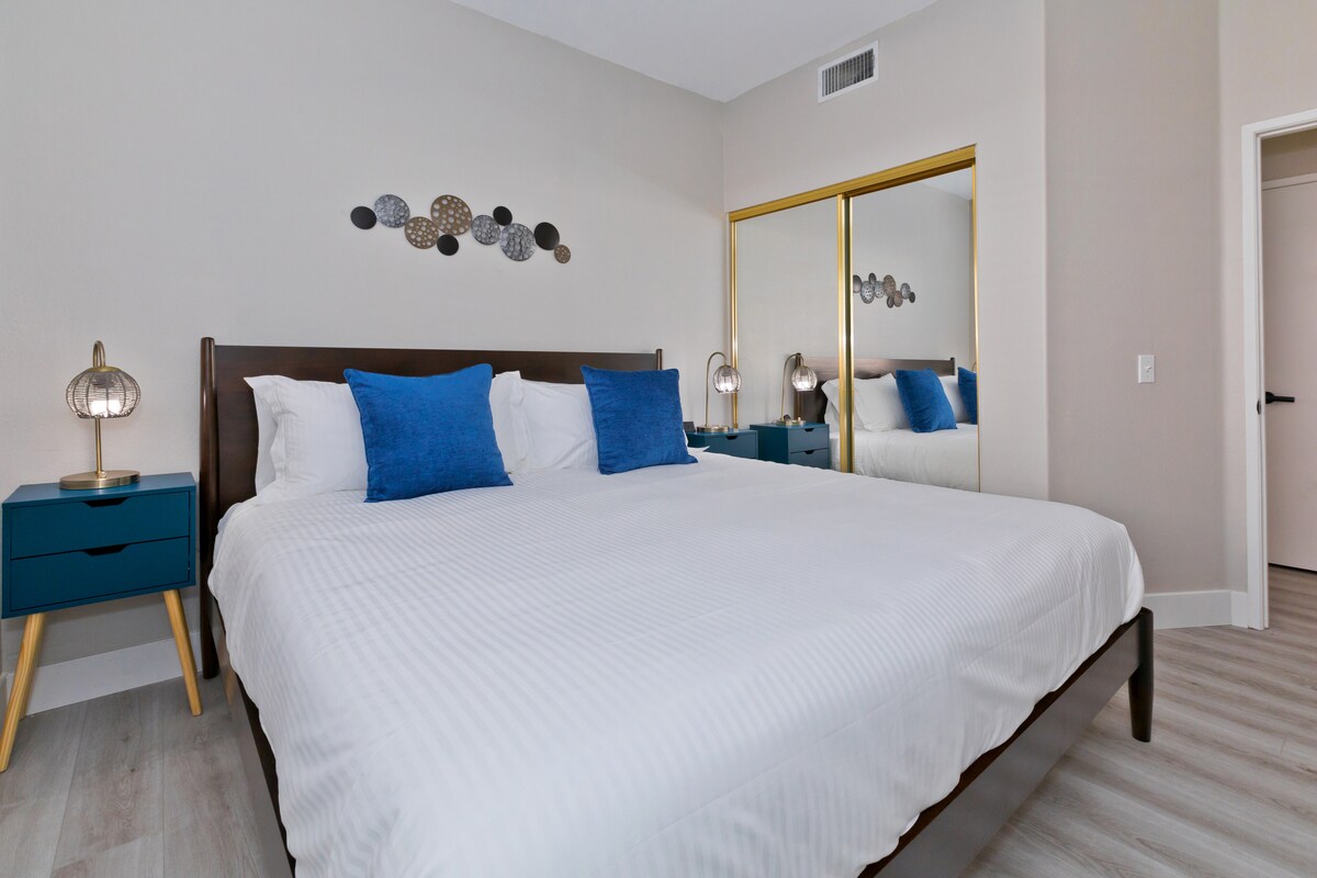 Kingsize bed op de begane