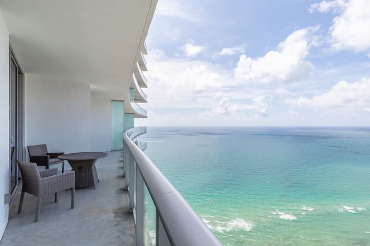 BEACHFRONT OCEAN VIEW 2/2 IN HYDE RESORT