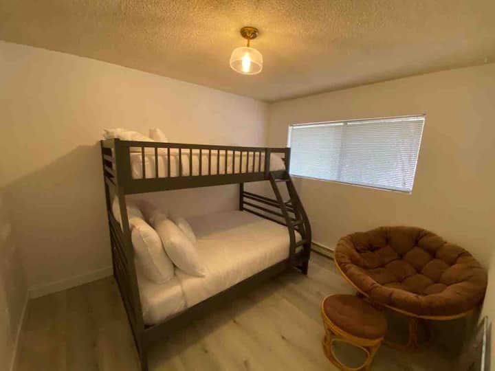 Tercera habitación con litera Tamaño completo y una doble en la parte superior