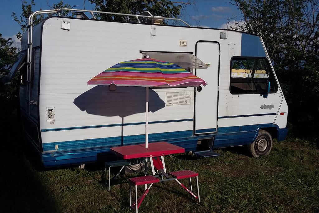 Camper con ombrellino