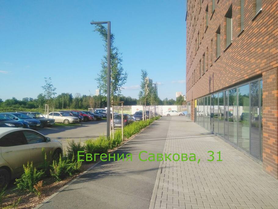 Подход к магазину и подъезду