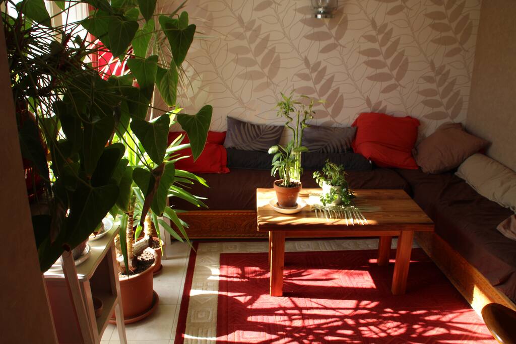 2 banquettes très confortables (peu servir de lit simple)