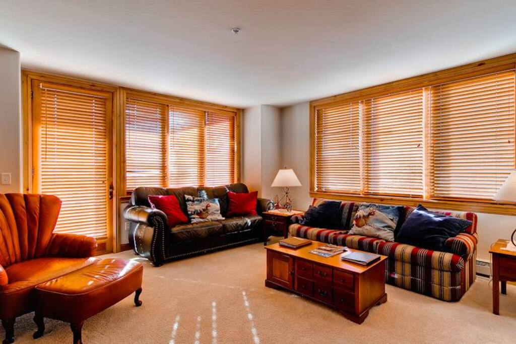 Couch,Furniture,Indoors,Room,Chair