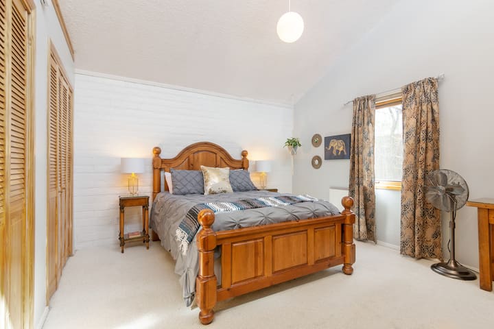 Exquisite Sanctuary: walk to Plaza