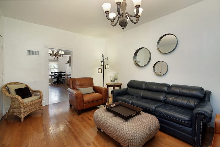 Spacious 4 Br Northside Retreat Sleeps 12/ Parking - Evanston, IL