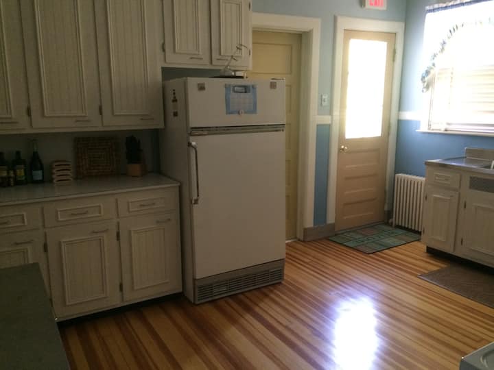 Elegant Guest Suite In Our Beautiful Victorian!