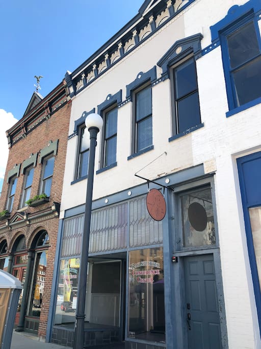 Lincoln’s Loft facade. The entrance to the space is the solid blue door directly under the Lincoln’s Loft hanging sign. This stairway entry door features a guest specific code for entry.