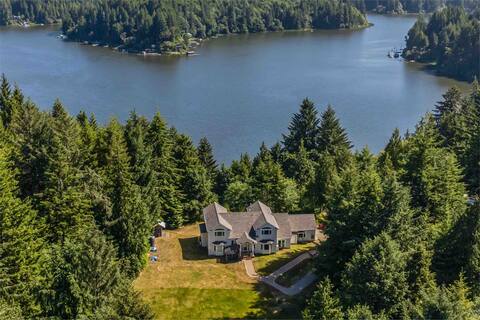 Exquisite Home with private dock