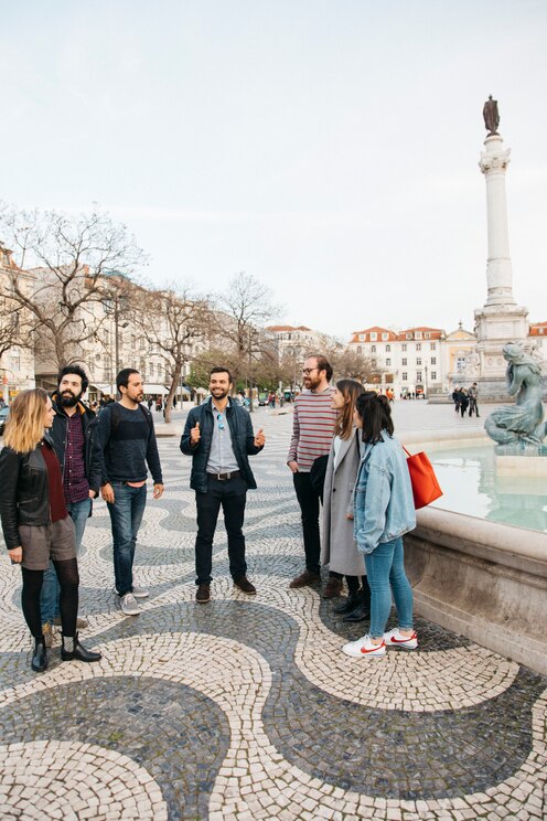 Show full-screen, host-provided image