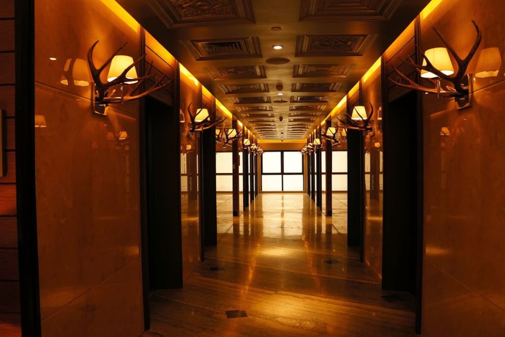 way to the rooms..