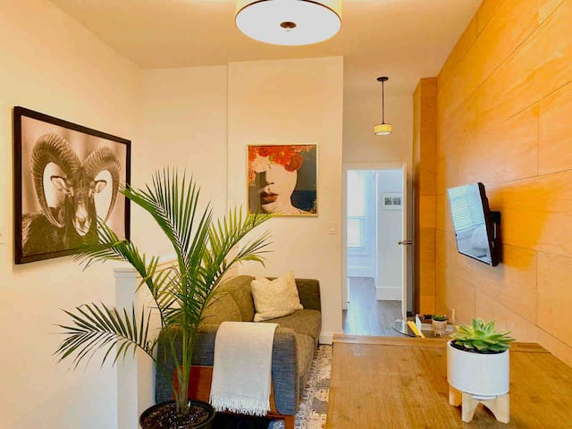 stylish 1300 ft² loft: 3BR + patio @ queen west