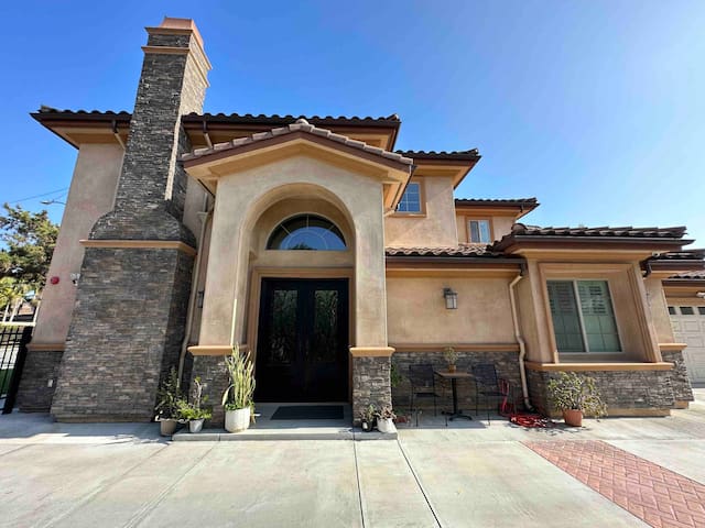 Brand New Modern Oasis Residence – Newly Built