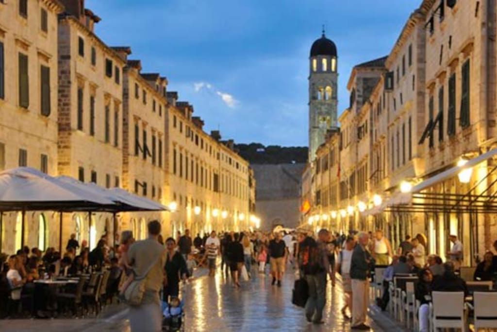 Dubrovnik at night
