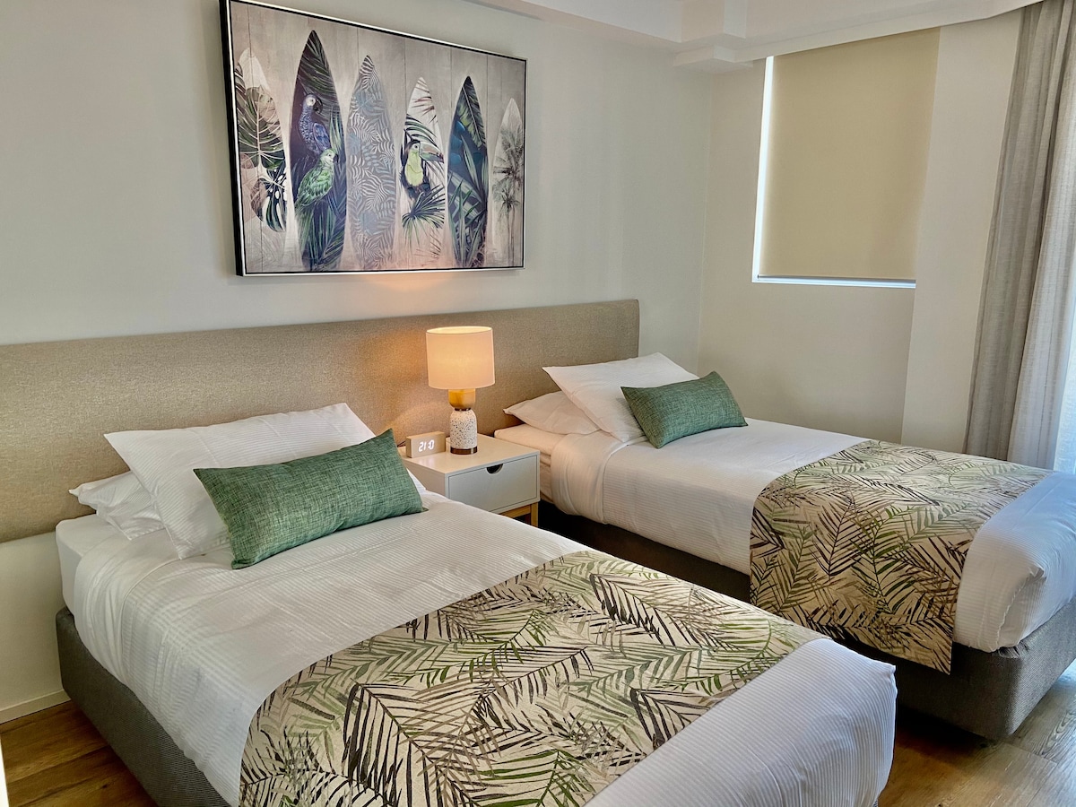 Druga spavaća soba s dva bračna kreveta ili bračnim krevetom. Obavijestite nas o svojim uvjetima prije dolaska i spavaća će soba biti prilagođena vašim potrebama.