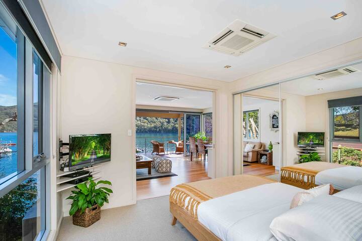 Cottage Point Adults Waterfront Retreat gallery image 4