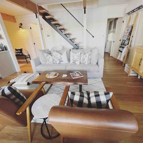 Top Airbnb: Glamor Point Cottage - charming lakeside hideaway in Haliburton