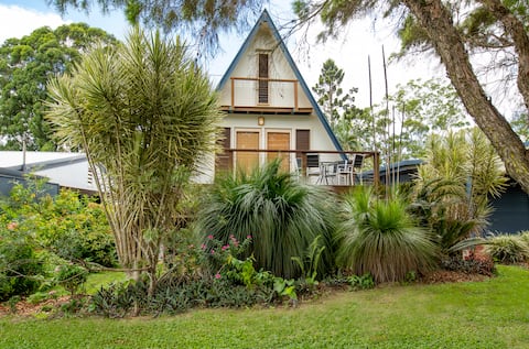 Lake Tinaroo Waterfront Retreat
