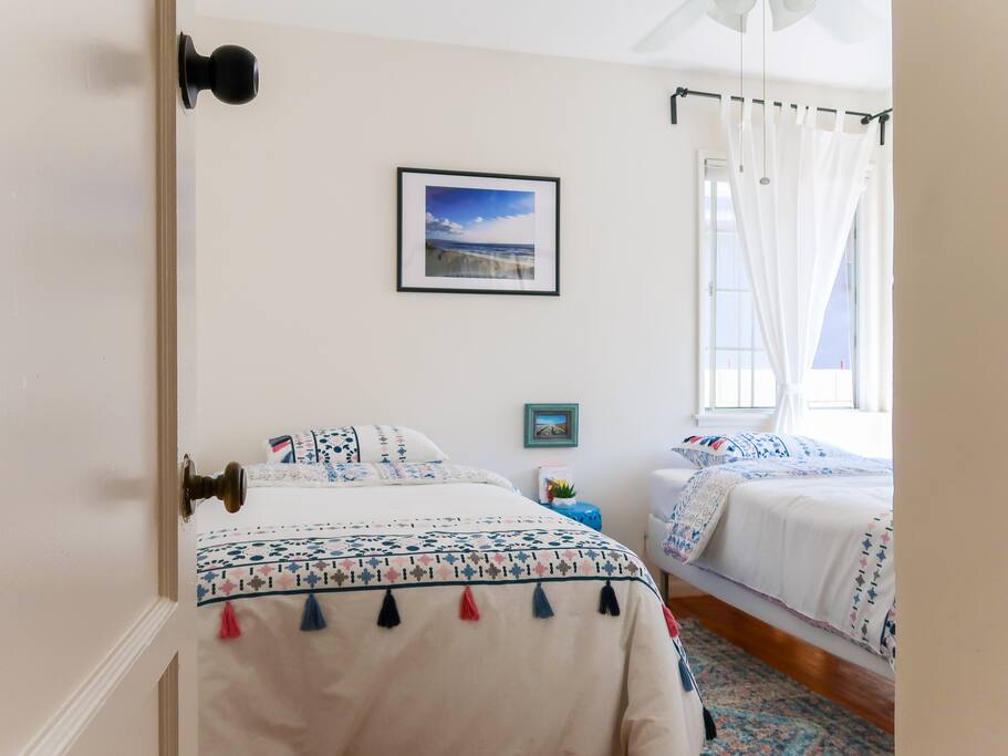 Second bedroom with two twin beds