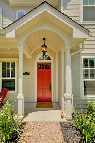 Central Austin Luxury Cottage – Close to Downtown! gallery image 2