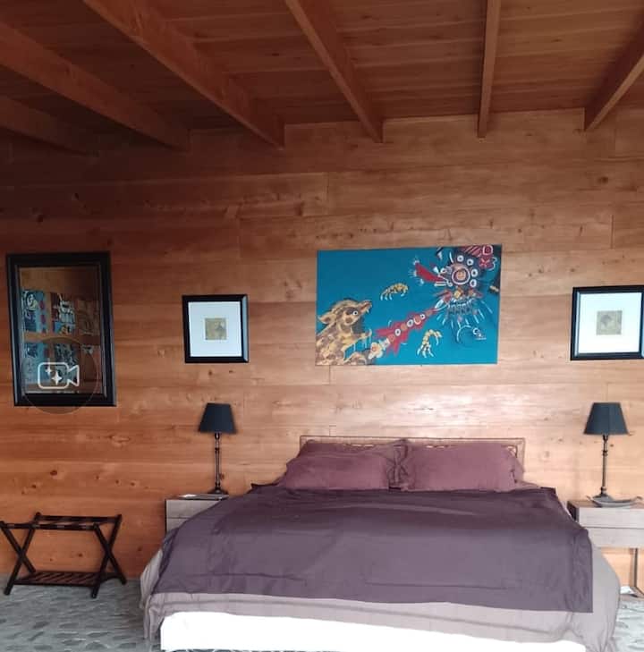 Master Suite Rug & King Bed 