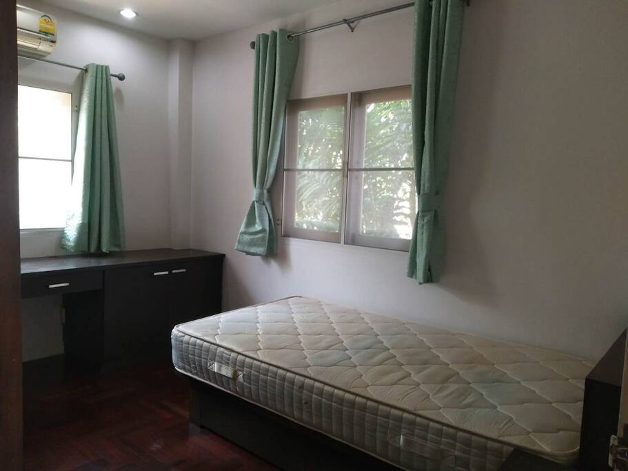 bedroom2 , a single bed