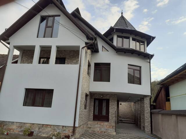 Airbnb Rucăr Holiday Rentals Places To Stay Argeș County