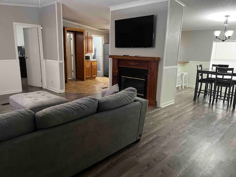 Nice 3-bedroom home near Lake Charles in Sulphur!