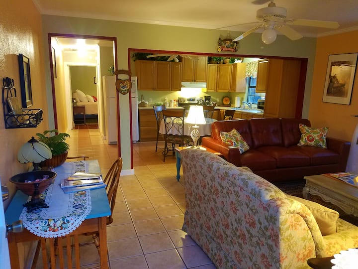 ดูเมื่อคุณเข้าสู่รังที่สะอาดอบอุ่นและเป็นกันเอง