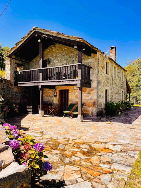 Rural Cottage , terrace suspended on the hillside
