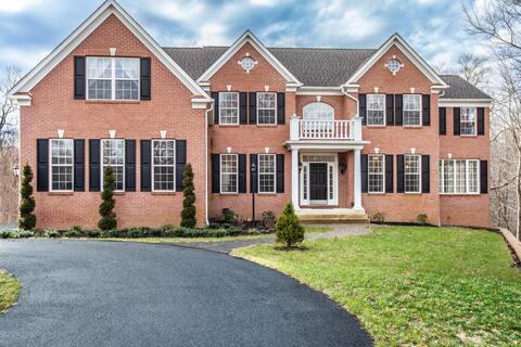 5 Bedroom B&B w/ Pool & Hot Tub