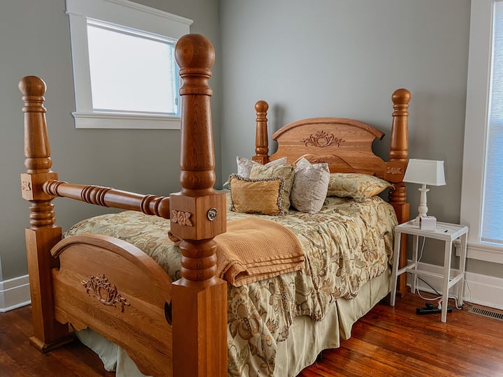 غرفة النوم 2: سرير كوين