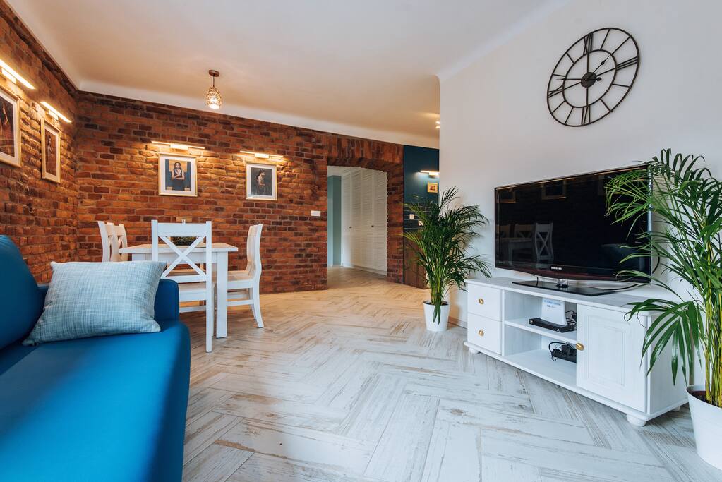 Big and comfortable living room, WIFI/TV42"/SAT/NETFLIX with no limits !