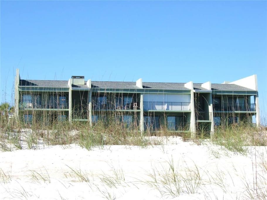 Our beautify beach front Island South condo - At Island South, condo living is a breeze -- an ocean breeze that is! With beach fr