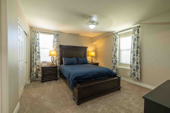 La camera 3 ha un letto queen-size e una smart TV da 50 pollici con canali via cavo gratuiti e Netflix.