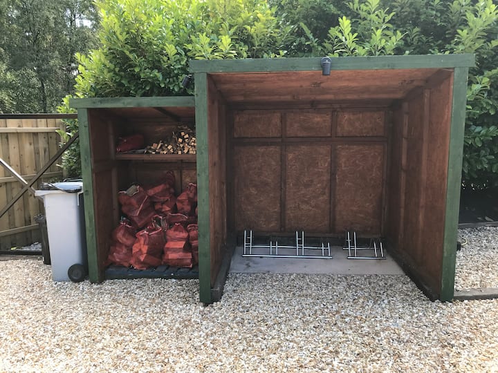 Loxley's Lodge Sherwood Forest getaway Cabins for Rent in
