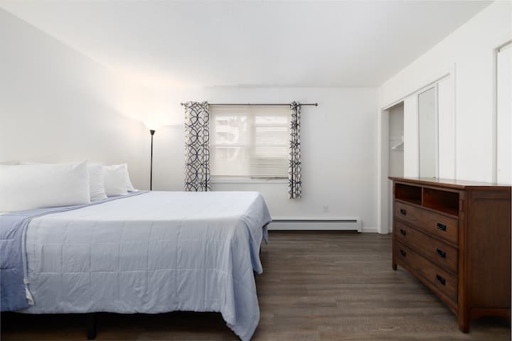 Двойно легло в просторна стая