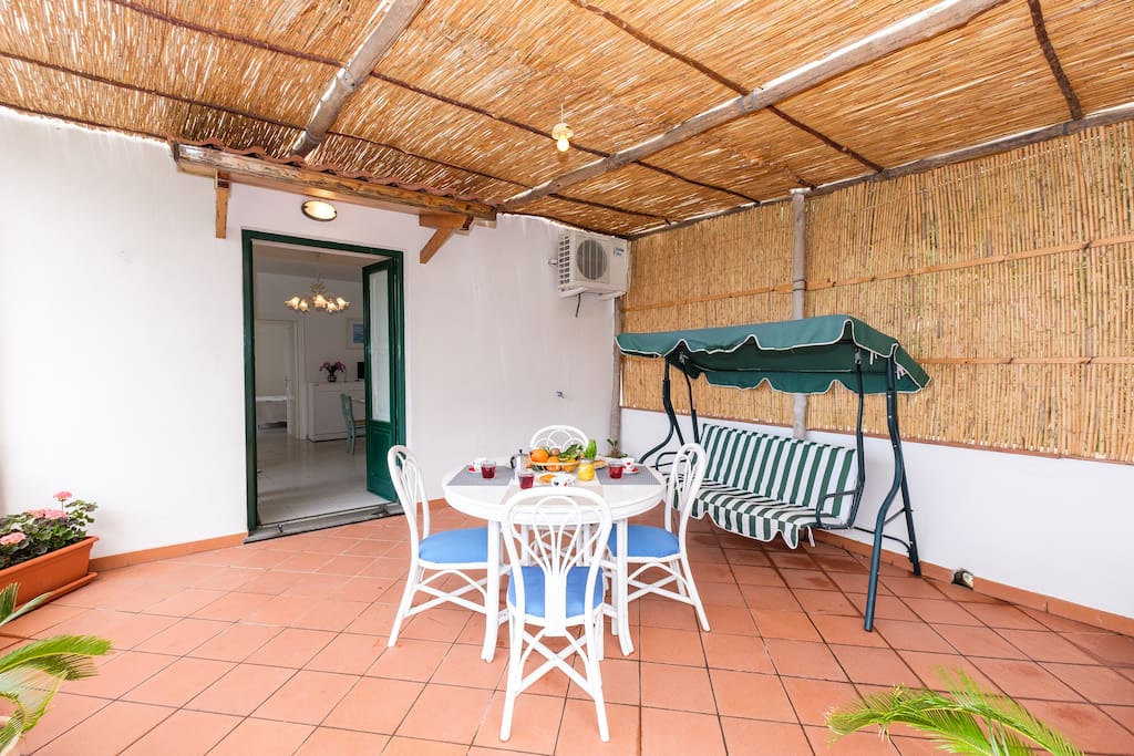equipped terrace with sea view on Capri