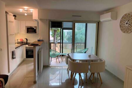 Grand studio climatisé avec WIFI