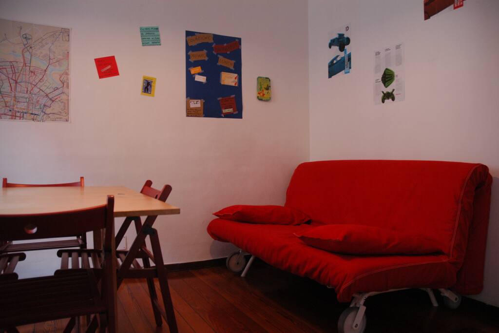 The red sofa (becomes a 160*200 cm bed)