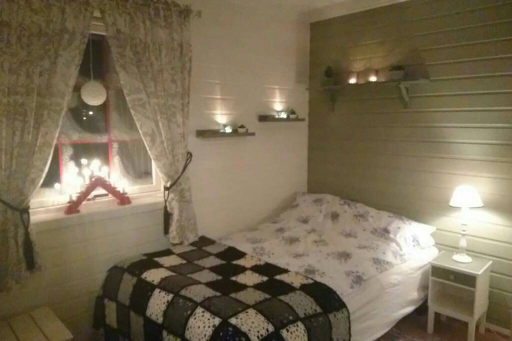 The guestroom at Christmastime
120cm bed