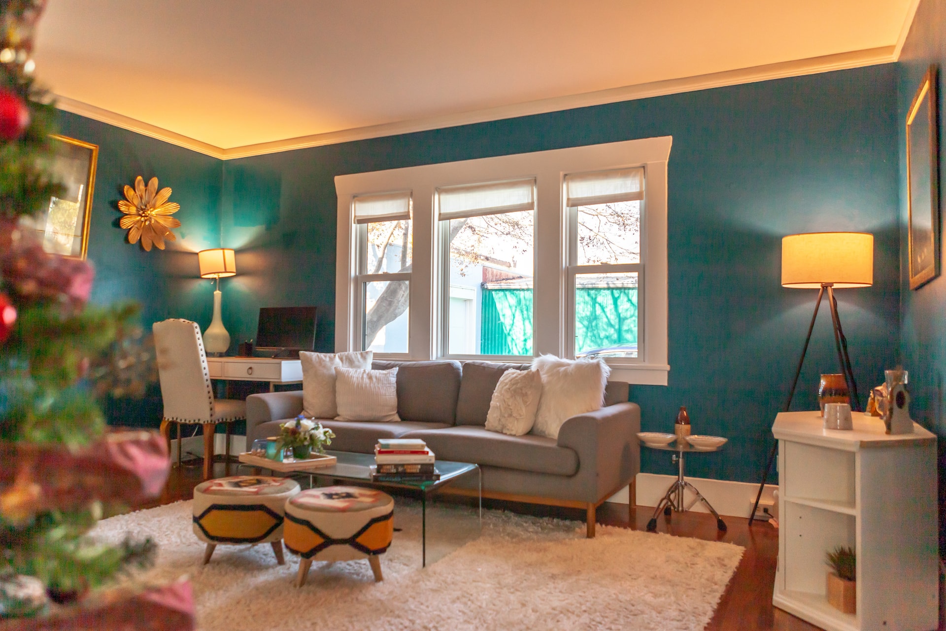Peaceful 2-BR Bungalow w/Parking and Patio Deck