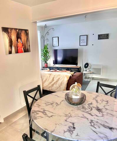 Conciergerie Loc'HomeCity managed Airbnb listing 1