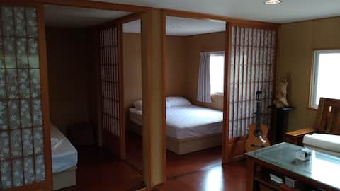 Double Room * 2/Quadruple Room * 1/Peaceful Wooden House in the Mountain/BBQ/Cooking/
